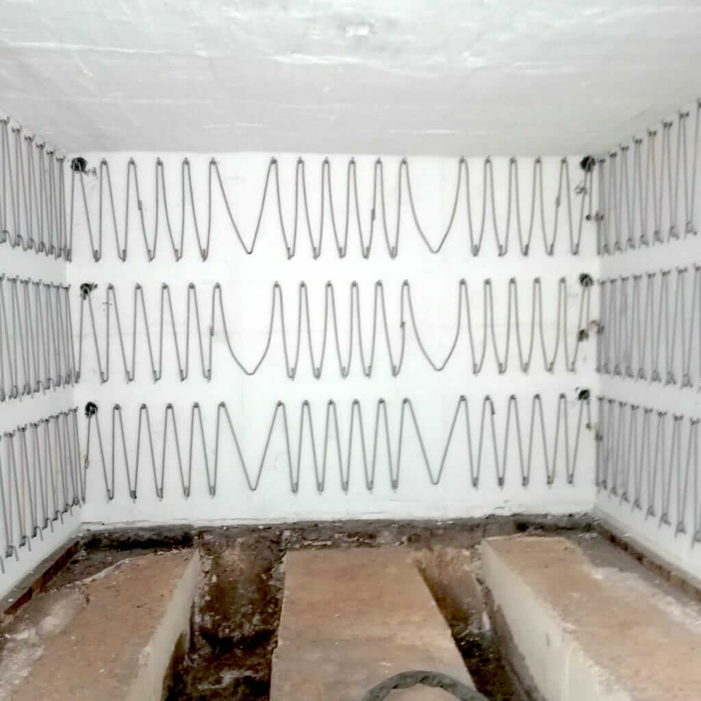 Aislamiento y paneles de resistencia del interior de un horno industrial